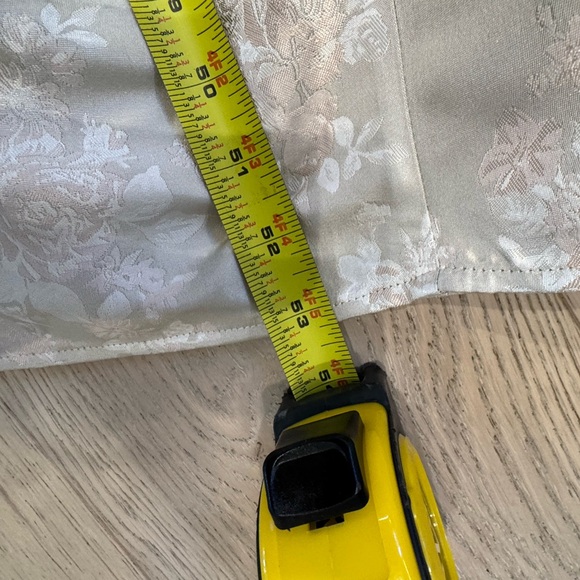 SIZE 6 V. Chapman The Vivian Dress in Taupe Windsor Brocade - Picture 6 of 7